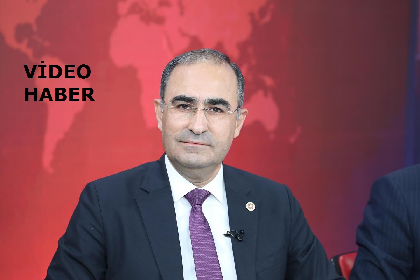 Özel boykot gençlerimizin isteğiydi diyerek gençlerin ardına sığınıyor