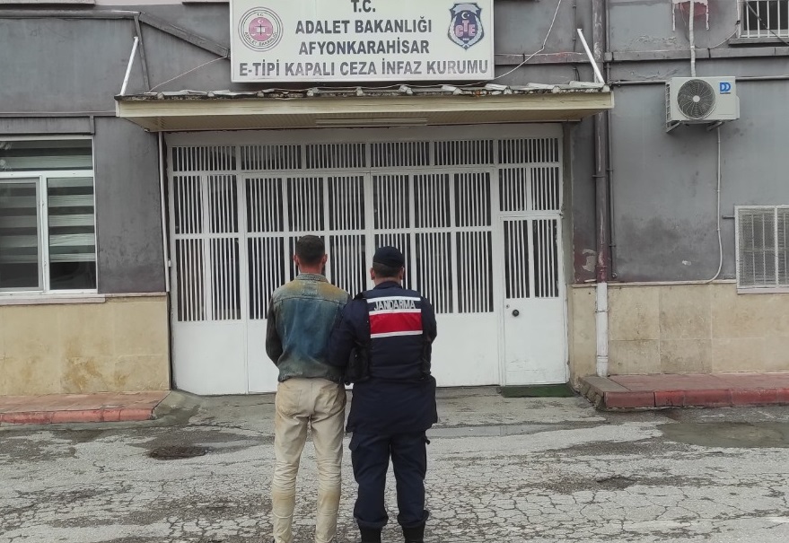 Jandarma dolandırıcıyı yakaladı