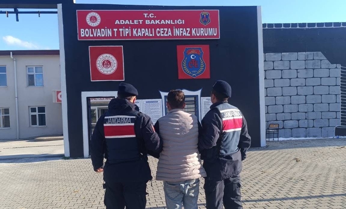 Jandarma aradığı hırsızı yakaladı