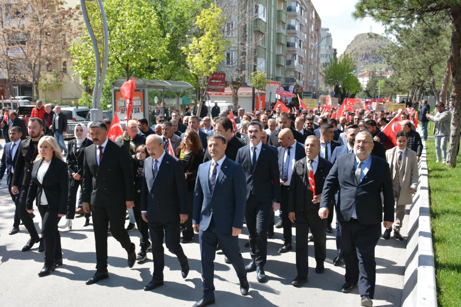 Afyonda Türkçülük yürüyüşü yapıldı