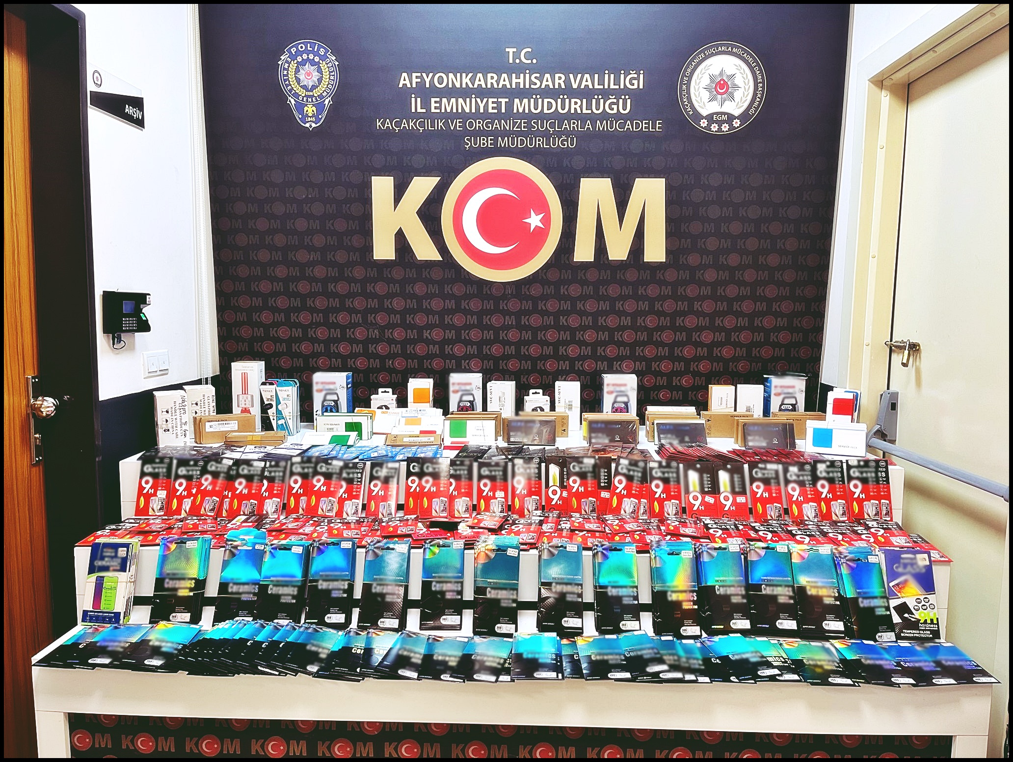 Emniyet Kaçak telefon ve parçalarına müsade etmedi