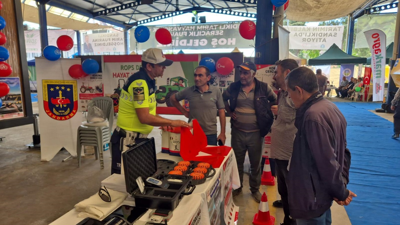 Jandarma vatandaşları bilgilendirdi