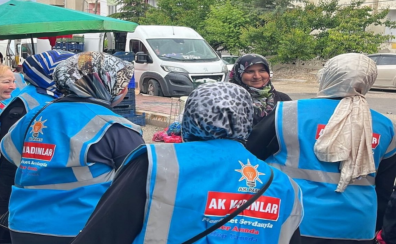Semt pazarında aile yılı temasını gündeme taşıdılar