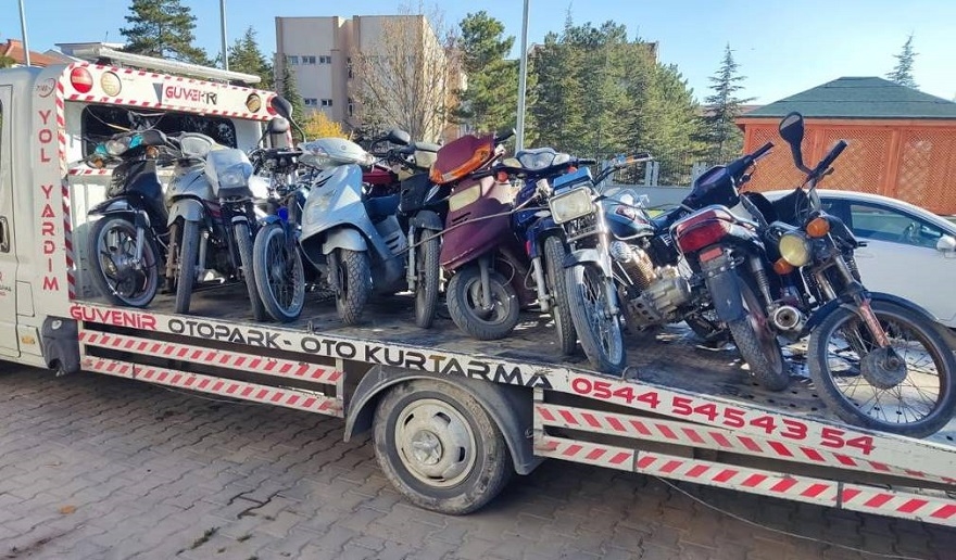 Trafik ekipleri çok sayıda motorsikleti trafikten men etti