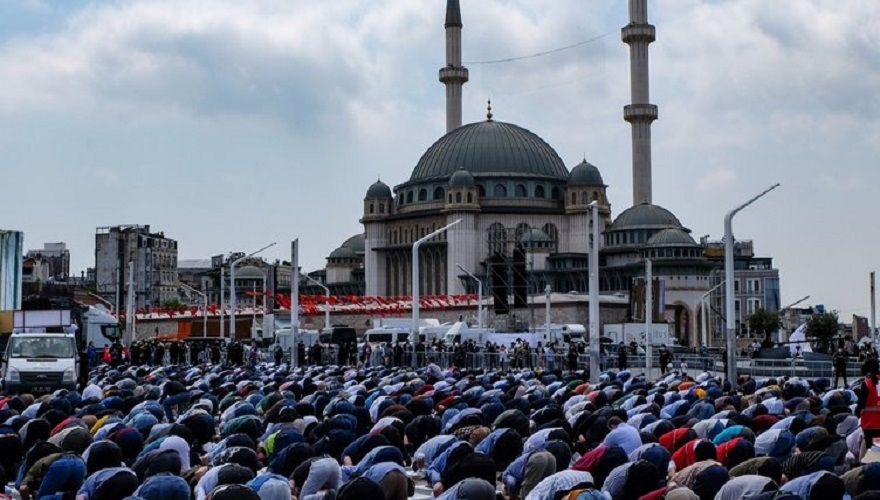 Diyanet 81 ile talimat gönderdi camilerde normal saf düzenine geçilecek