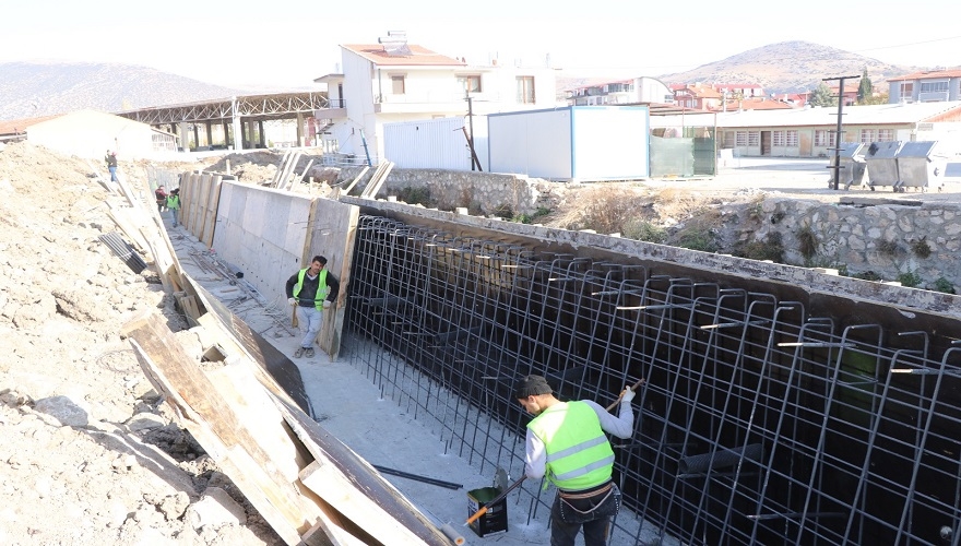 Menderes Nehri ıslah çalışması devam ediyor