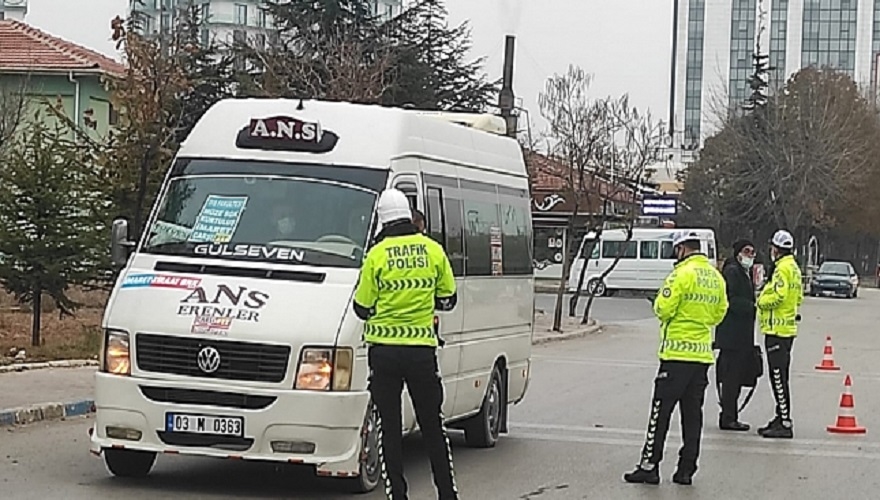 Trafik ekipleri sıkı denetim yaptı