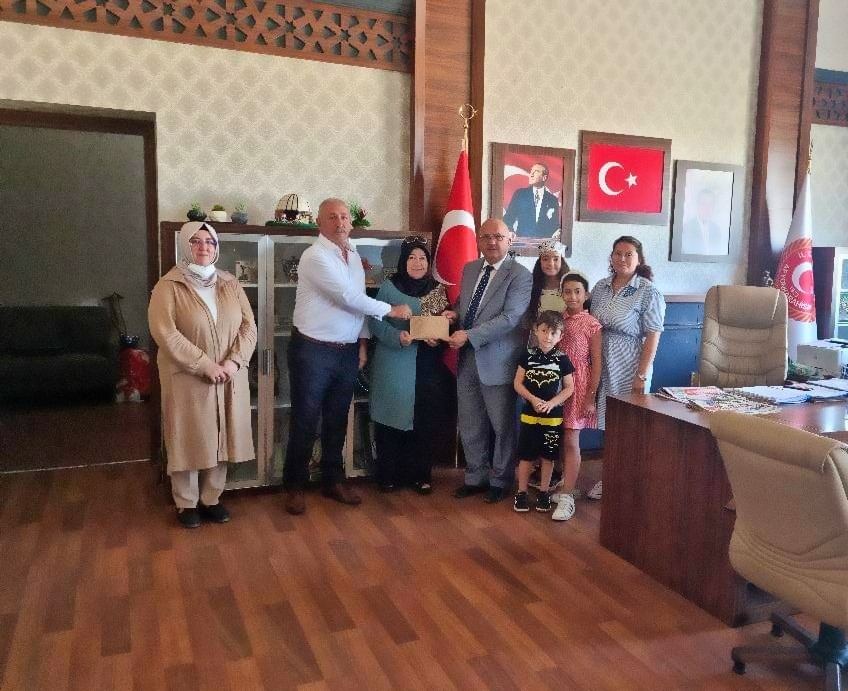 Gurbetçi Kadınlar akülü araç bağışladı