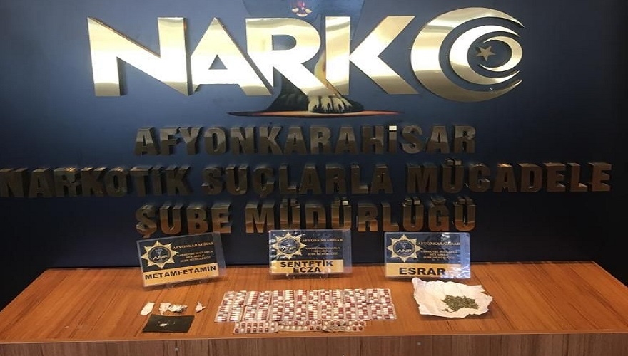 Emniyet sokaktaki uyuşturucu satıcılarıa operasyon yaptı