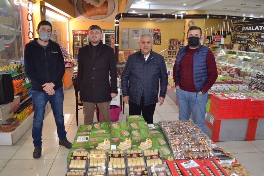 Başkan Zeybek'ten esnaflara ziyaret