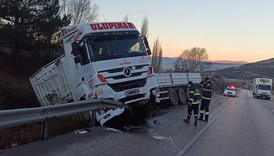 Sandıklı Başağaç rampasında tır kontrolden çıktı