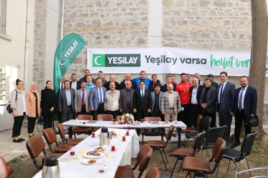 Dünya Şampiyonu Bozkurt'a armağanlar verildi