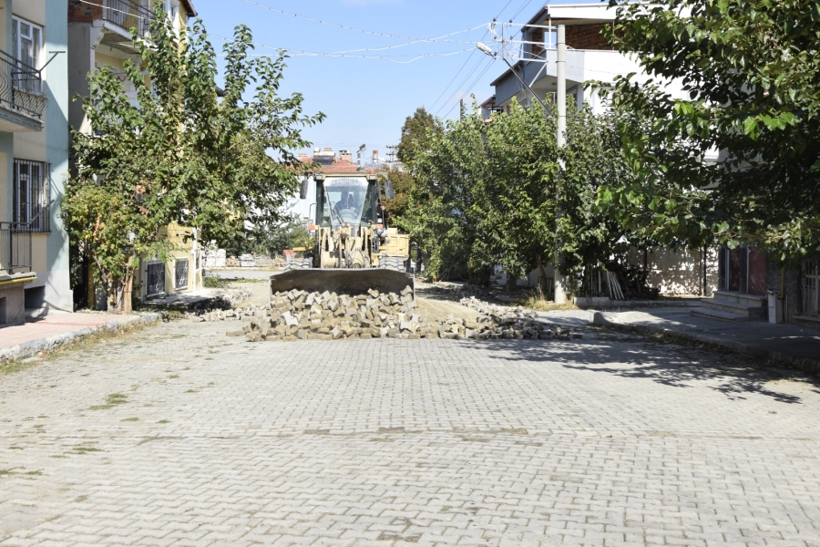Vakıf Mahallesi Yol Yenileme Çalışmaları devam ediyor.