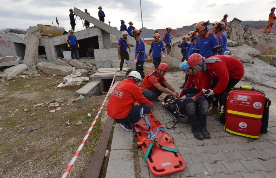 Afet ve acil durum planları gözden geçirildi.