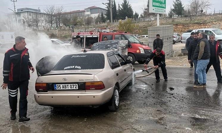 Hareket Halindeki otomobilde yangın