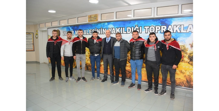 Askere gidecek olan gençler Başkan Bozkurt'u ziyaret etti