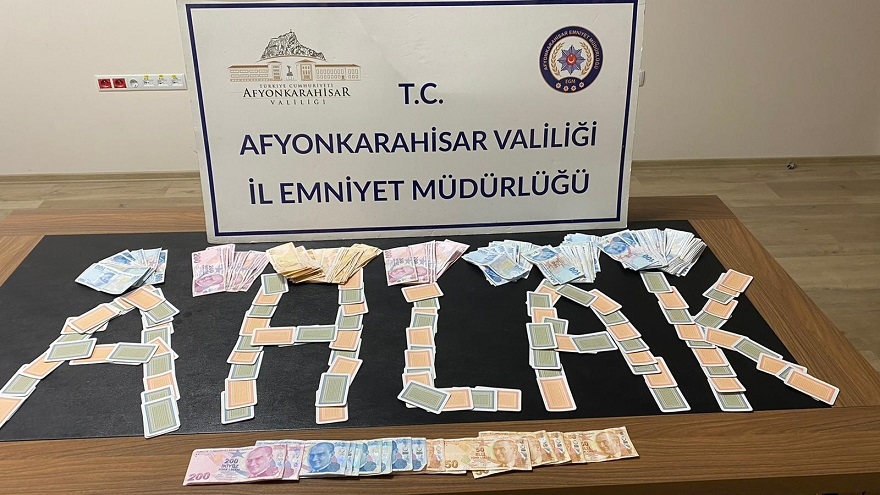 Teras katta kumar oynayan 11 kişiye gece baskını