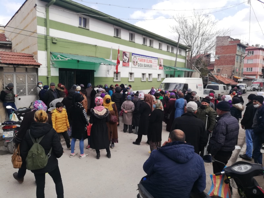 Yarım Elma Kandilde ihtiyaç sahiplerini unutmadı