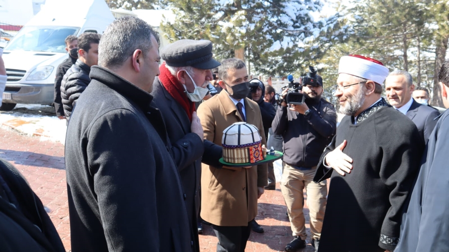 Diyanet İşleri Başkanı Erbaş Karacalar Köyünü ziyaret etti