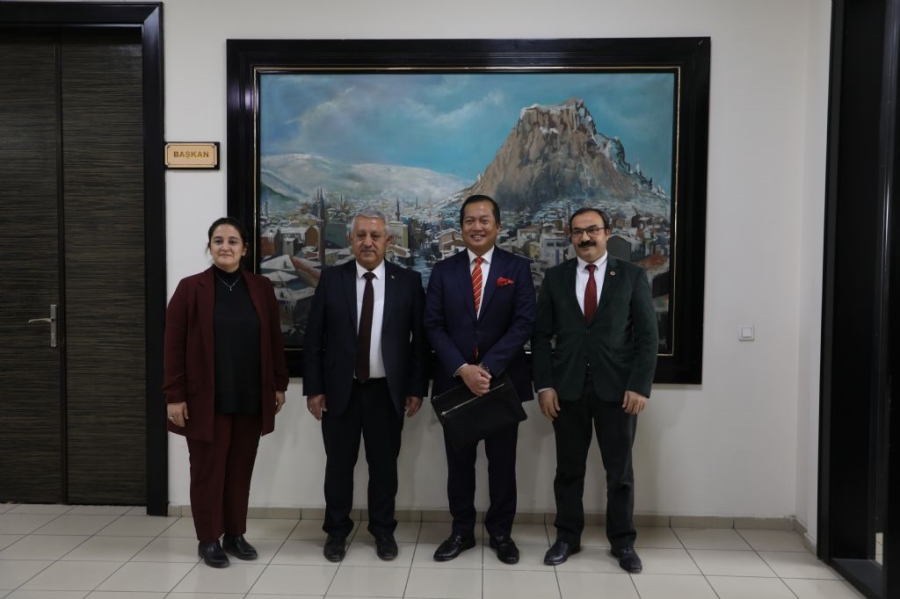 Endonezya Büyükelçisi Lalu Muhamad İqba Başkan Zeybek'i ziyaret etti