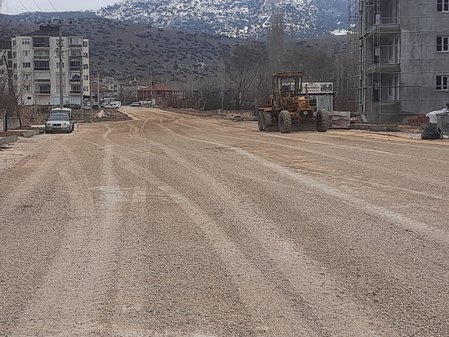 Dinarda yol tamirat çalışmaları sürüyor