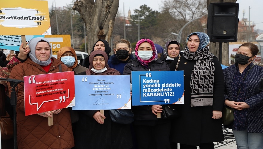 Ak Partili bayanlar 8 martta kent meydanında buluştu