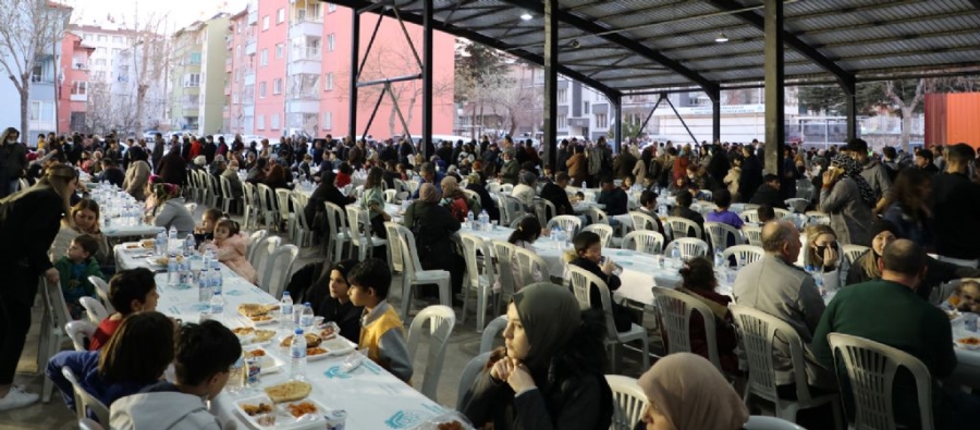 Günlük 8 bin kişi iftar sofrasında buluşuyor
