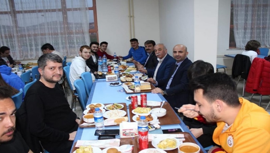 Başkan Sarı, Üniversiteli Öğrenciler ile iftar programında bir araya geldi 