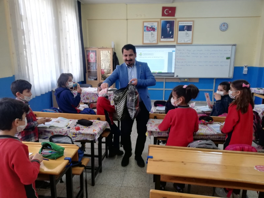 Sivas Turizm Derneği'nden Çocuklara 23 Nisan Hediyesi