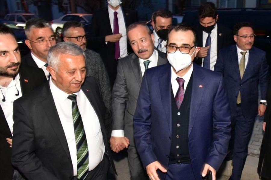 Bakan Dönmez doğalgaz girmeyen ev kalmayacak