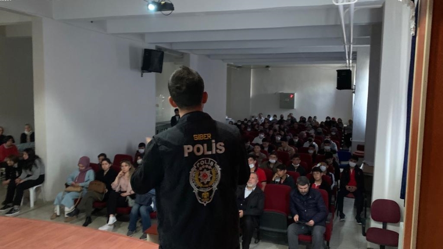 Siber suçlar lise öğrencilerine seminer verdi