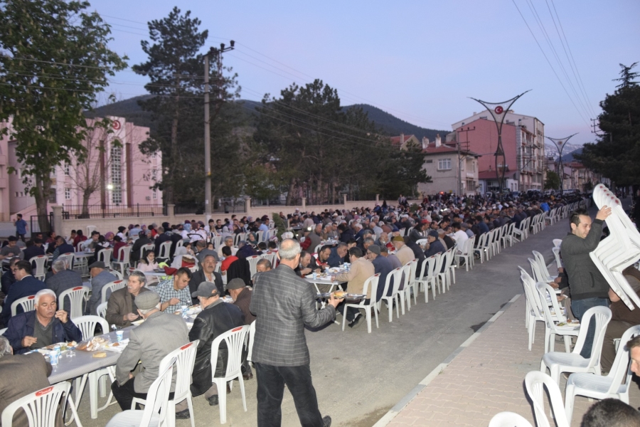 Çay Belediyesinin Düzenlediği İftar Yemeğine  yoğun İlgi 