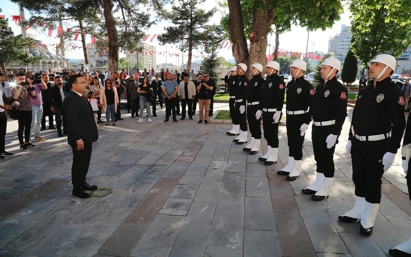  Vali Gökmen Çiçek  Kayserideki görevine başladı