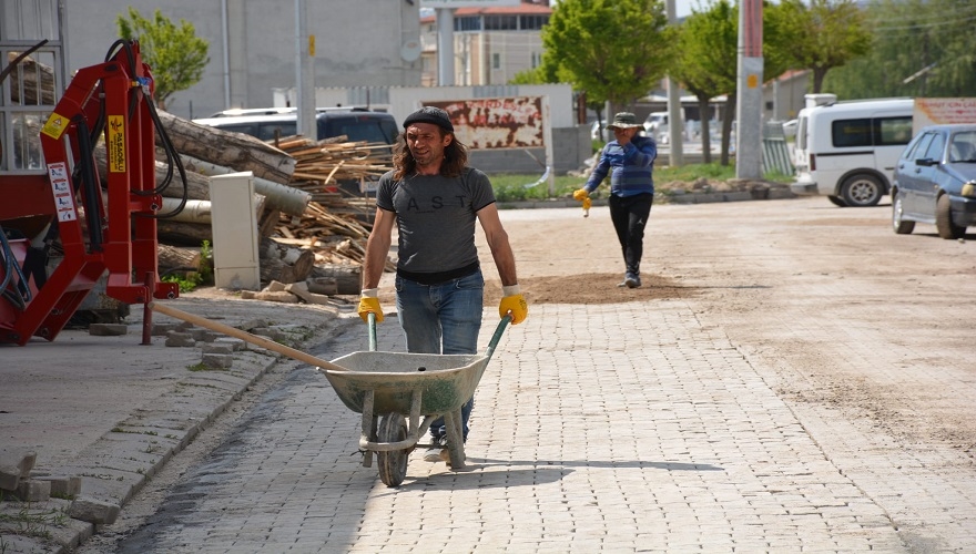 Şuhut'ta Yol Çalışmaları Aralıksız Devam Ediyor.