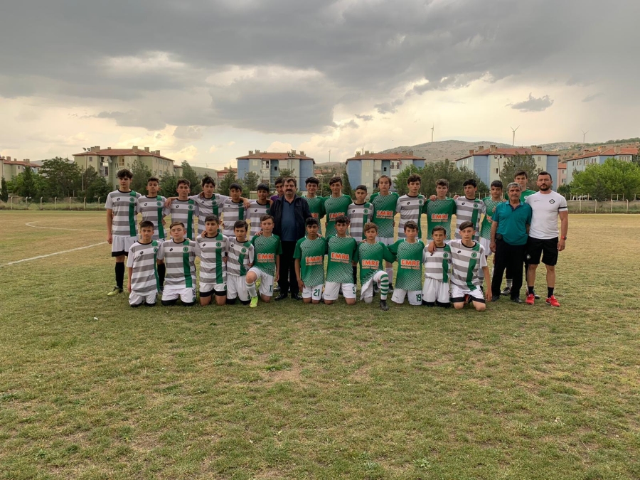 Dinar Belediye Sporun U-14 takımı kendi evinde galip geldi