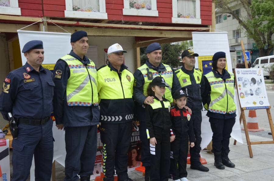 Afyonda Trafik Haftası çeşitli etkinliklerle kutlandı