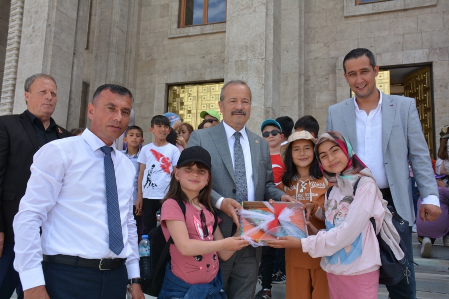 Milletvekili Taytak öğrencileri Meclis’te ağırladı