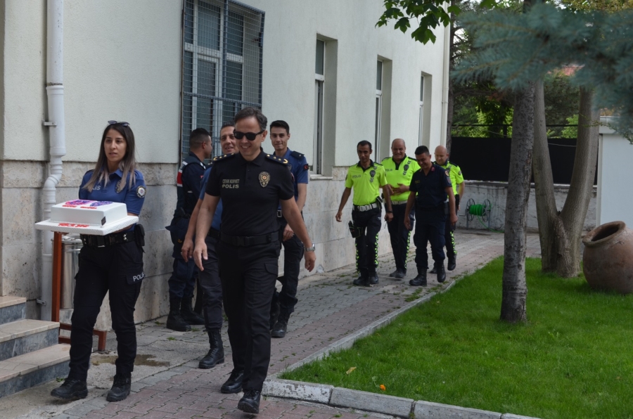 Emniyetten jandarmaya pastalı baskın