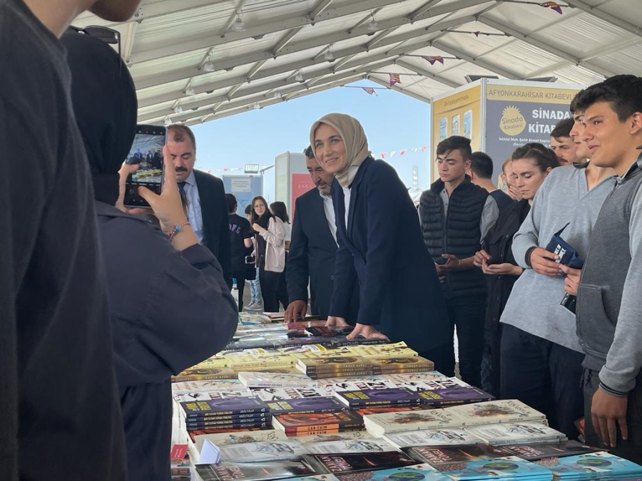 Vali Yiğitbaşı, Kitap Fuarı'nı ziyaret etti