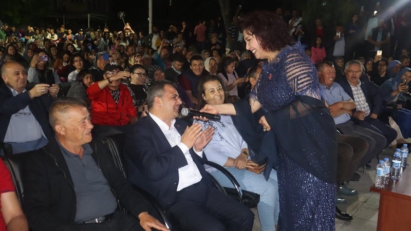 Emirdağ Gülşen Kutlu Konseriyle Türkülere Doydu