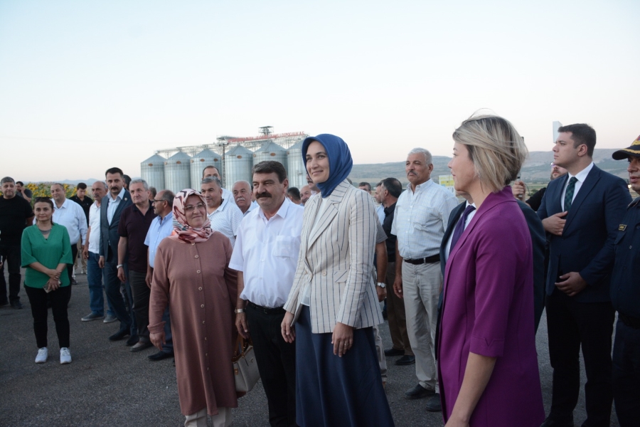 Dinar Belediye Başkanı Nihat Sarı, 2. Lavanta Hasat Şenliğine katıldı