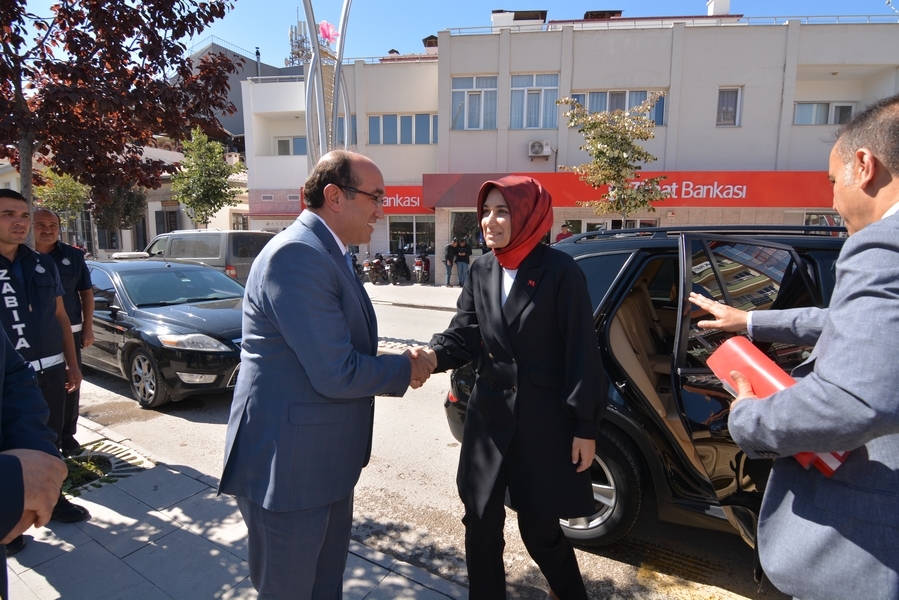 Vali Kübra Güran Yiğitbaşı tüm gününü Sandıklıya ayırdı