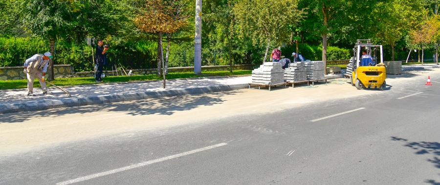 Çok sayıda mahallenin kaldırımları yenileniyor