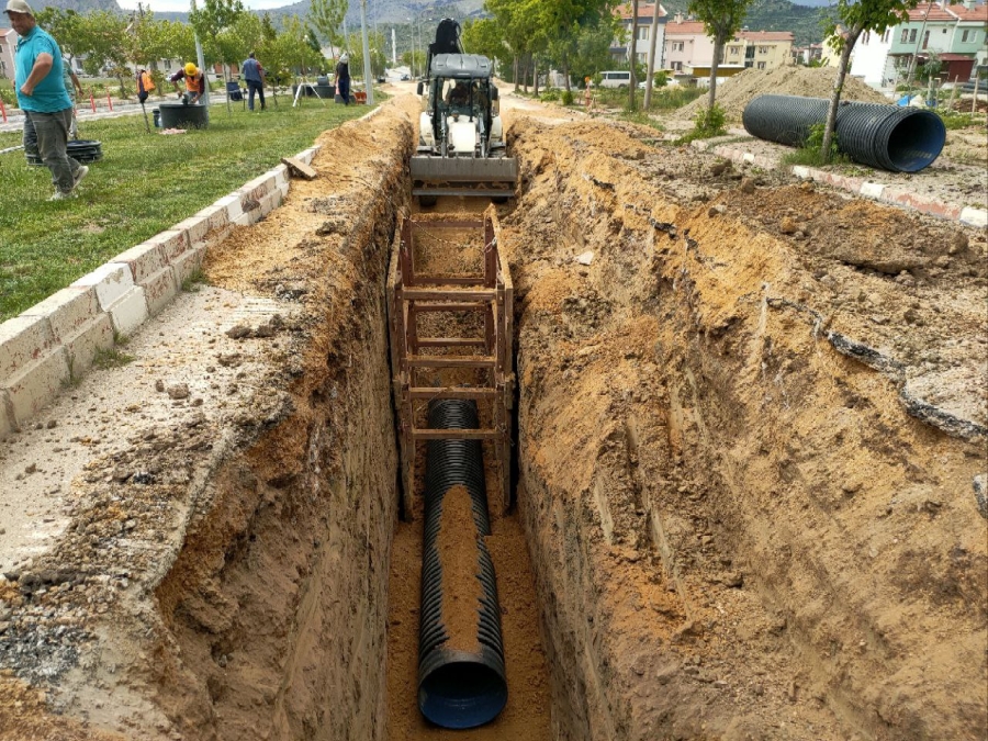 Yağmur suyu şebeke hattı çalışmaları devam ediyor