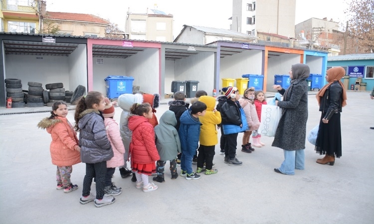 Öğrencilerden Sıfır Atık Merkezime Ziyaret