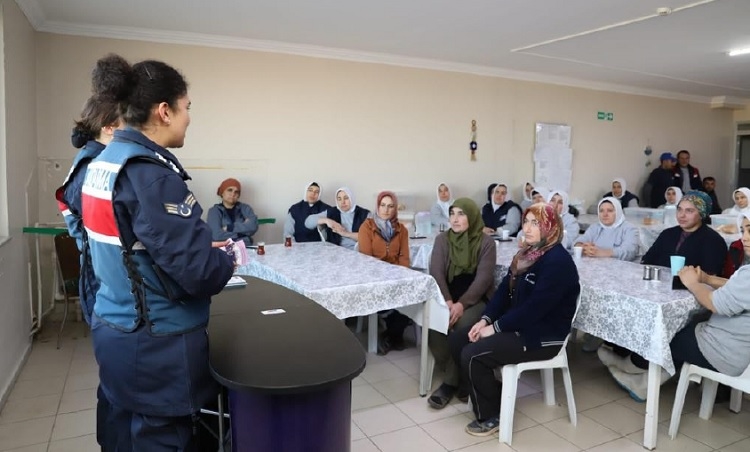 Jandarma Çobanlarda Bilgilendirdi