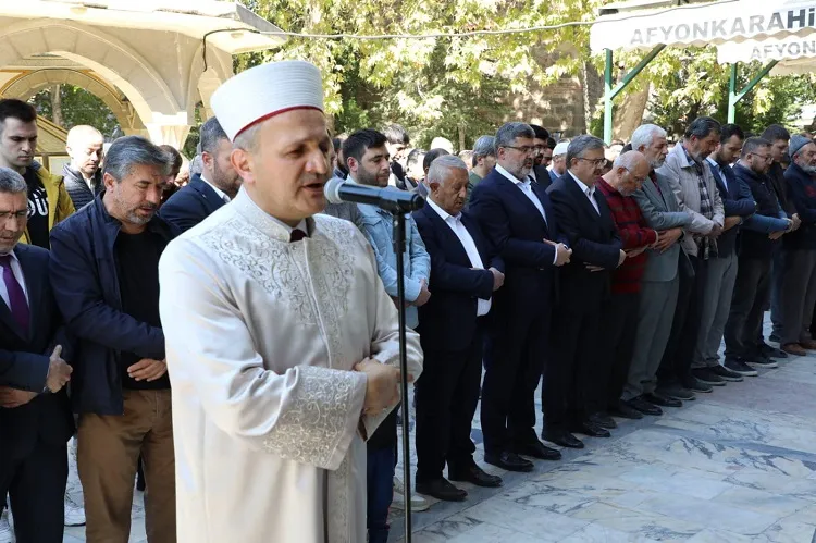 Filistinliler için gıyabi cenaze namazı kılındı