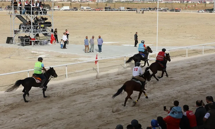 Afyonkarahisarda Atlı spor tesisleri açıldı