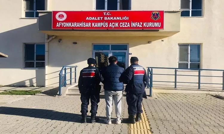 Aranan hırsız Salarda yakalandı