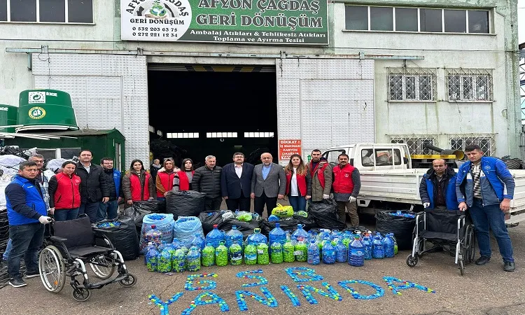 Mavi kapakla 2 sandalye bağışladılar